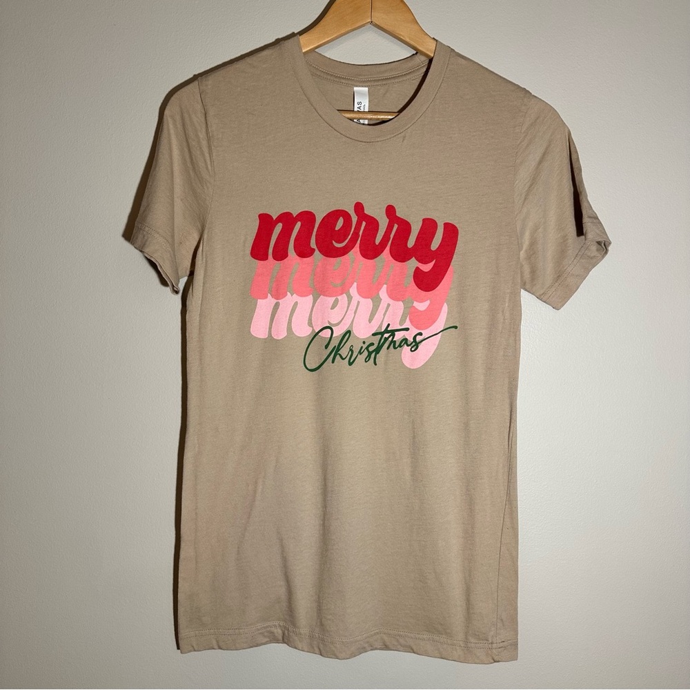 Bella Canvas Merry Christmas Tee Women’s Small | Beige Holiday Graphic T‑Shirt